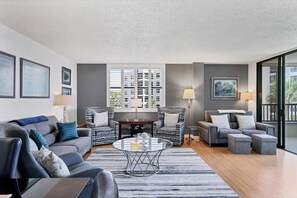 Leilighet, flere senger, spabadekar, havutsikt (MPR8735-303B) | Oppholdsområde