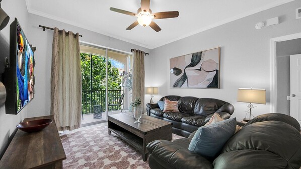 Apartment, Mehrere Betten, Balkon (ALM2788-301) | Wohnbereich