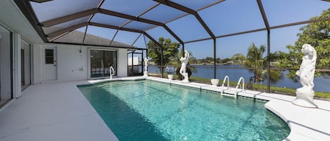 Piscine couverte, piscine extérieure