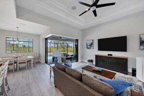 獨棟房屋, 多張床, 可使用泳池, 泳池景觀 (BGC13831) | 起居區