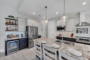 Hus, flere senger, adgang til basseng, bassengutsikt (BGC13831) | Eget kjøkken | Kjøleskap, mikrobølgeovn, ovn og kokeplater