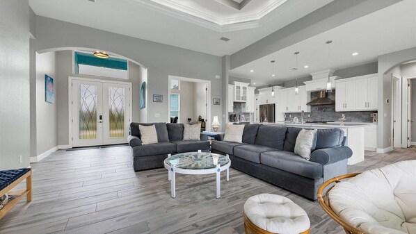 House, Multiple Beds, Pool Access (MPC15528) | Living area