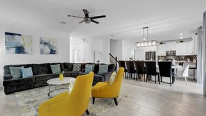 Hus, flere senger, adgang til basseng (OMW2718) | Oppholdsområde