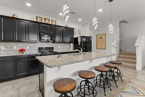 Hus, flere senger, adgang til basseng (TSD4711) | Eget kjøkken | Kjøleskap, mikrobølgeovn, ovn og kokeplater