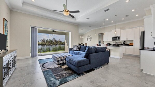 Living area - 13305 Longville Avenue (Port Charlotte)