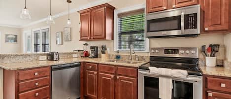 Hus - 2 queensize-senge - terrasse - byudsigt (WOA608) | Privat køkken | Køleskab, mikrobølgeovn, ovn, kogeplade