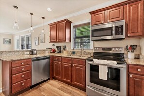 獨棟房屋, 2 張加大雙人床, 庭院, 城市景觀 (WOA608) | 私人廚房 | 電冰箱、微波爐、烤箱、爐台