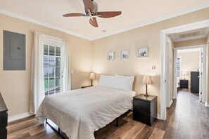 Ferienhaus, 2 Queen-Betten, Terrasse, Stadtblick (WOA608) | 2 Schlafzimmer, individuell dekoriert, individuell eingerichtet
