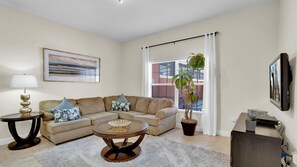 Ferienhaus, Mehrere Betten, Poolzugang (CAL8959) | Wohnbereich