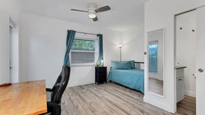 Casa, varias camas, patio, vista al océano (NVS2400) | 3 habitaciones, decoración personalizada y muebles diferentes 