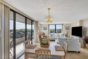 Apartment, Mehrere Betten, Poolzugang, Meerblick (ANC709) | Wohnbereich