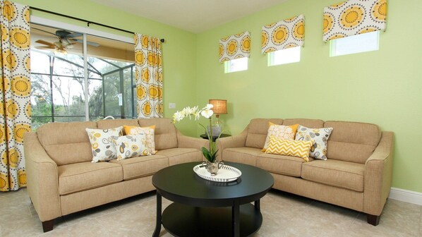 Talo, useita sänkyjä, pääsy uima-altaalle (ACN4317) | Oleskelualue