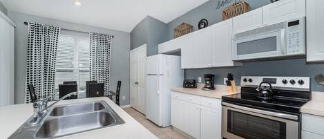 Maison, plusieurs lits, accès piscine (FP8208) | Cuisine privée