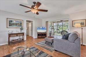 House, Multiple Beds, Kitchen, Garden View (PAV1944) | Living area - 1944 Pennsylvania ave (Englewood)