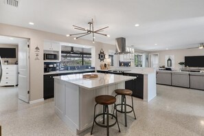 House, Multiple Beds, Pool Access (BVC280) | Private kitchen | Fridge, microwave, oven, stovetop - 280 Belvedere Court (Punta Gorda)