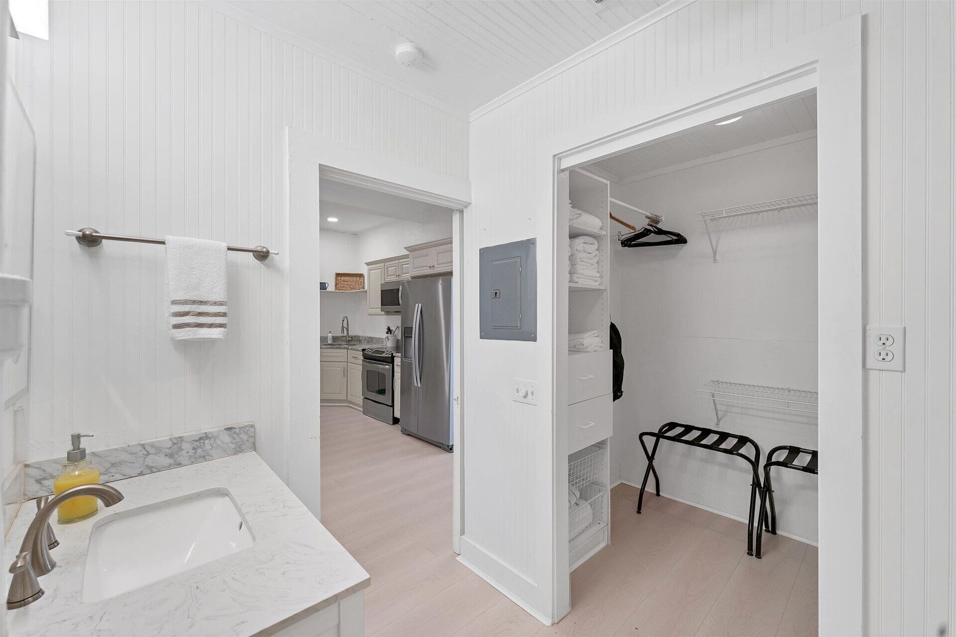 Apartment, 1 Queen Bed with Sofa bed, Patio, City View (TAY307-B) | Private kitchen | Fridge, microwave, oven, stovetop