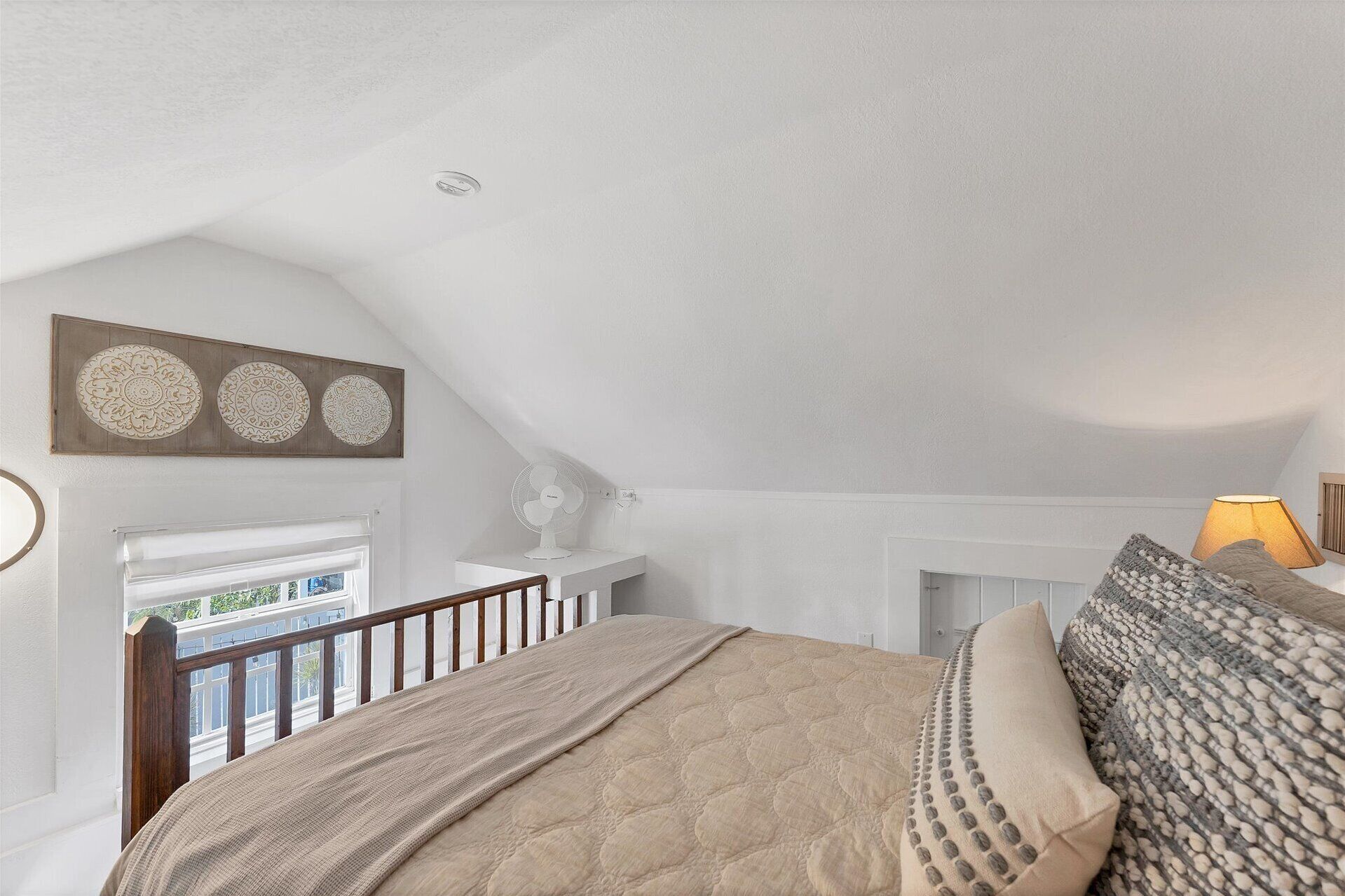 1 غرفة نوم وبديكورات فريدة لكل غرفة وطراز فريد لكل وحدة