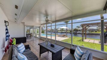 Casa, varias camas, acceso a la alberca (MAD510) | Alberca | Alberca techada y alberca al aire libre