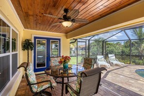 Casa, várias camas, acesso à piscina (LDC15736) | Opções para refeição ao ar livre