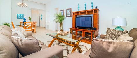 Casa, varias camas, acceso a la alberca (CW7730) | Área de sala de estar