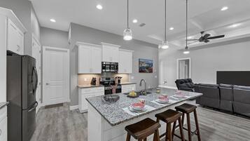 House, Multiple Beds, Balcony (DBA22089) | Private kitchen | Fridge, microwave, oven, stovetop