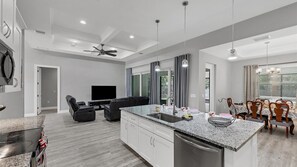 Maison, plusieurs lits, balcon (DBA22089) | Cuisine privée