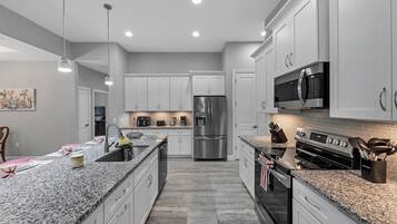 House, Multiple Beds, Balcony (DBA22089) | Private kitchen | Fridge, microwave, oven, stovetop