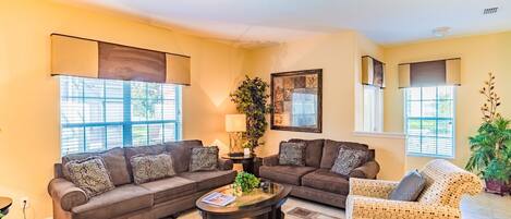 House, Multiple Beds, Pool Access (CPR8951) | Living area