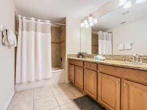 House, Multiple Beds, Pool Access (CAL8967) | Bathroom