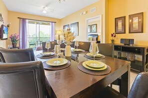 コンドミニアム ベッド (複数台) プールアクセス (ALM2813-403) | レストラン