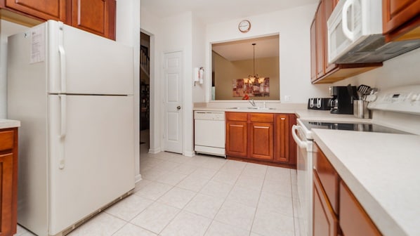 Huis, meerdere bedden, toegang tot zwembad (BNC7795) | Privékeuken | Een koelkast, een magnetron, een oven, een kookplaat