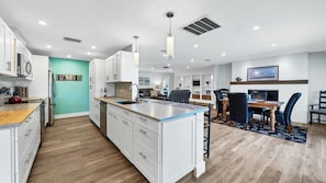 Casa, varias camas, acceso a la alberca (NPL819) | Cocina privada | Refrigerador, microondas, horno y parrilla de estufa