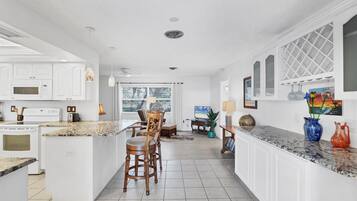 House, Multiple Beds, Pool Access (VGD27305) | Private kitchen | Fridge, microwave, oven, stovetop