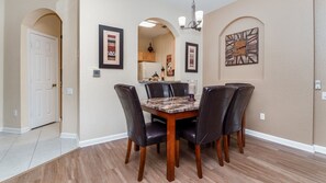 Apartment, Mehrere Betten, Balkon (ALM2809-101) | Speisen