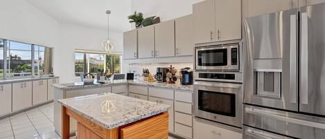 House, Multiple Beds, Pool Access (BVC265) | Private kitchen