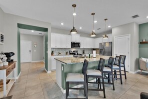 House, Multiple Beds, Pool Access (PSD967) | Private kitchen | Fridge, microwave, oven, stovetop - 967 Paradise dr (Davenport)