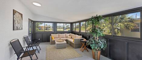 House, Multiple Beds, Patio (PD815) | Living area