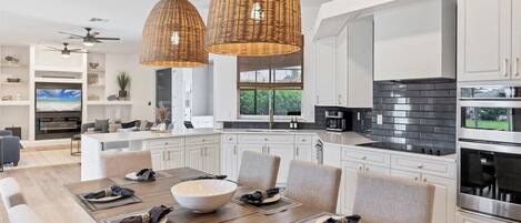 Maison, plusieurs lits, accès piscine (FPC228) | Restauration