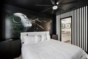 6 bedrooms, individually decorated, individually furnished, bed sheets - 9161 Caddie way (Davenport)