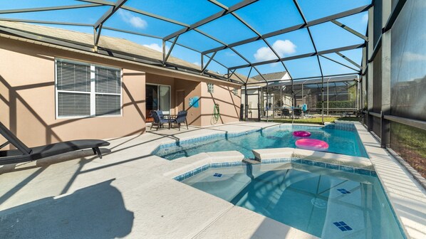 Piscine couverte, piscine extérieure