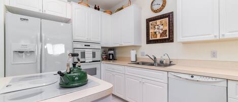 Villa, Multiple Beds, Pool Access (WA4410-508) | Private kitchen | Fridge, microwave, oven, stovetop