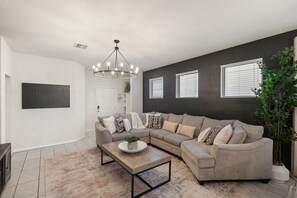 Maison, plusieurs lits, accès piscine (MOC5448) | Coin séjour