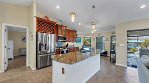 Casa, varias camas, acceso a la alberca (SAP9381) | Cocina privada | Refrigerador, microondas, horno y parrilla de estufa 