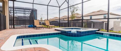 Piscine couverte, piscine extérieure