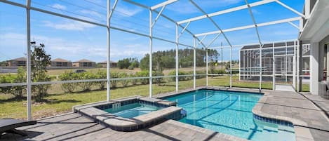 Piscine couverte, piscine extérieure