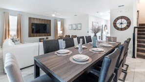 Hus - flera sängar - tillgång till pool (NRL4543) | Restauranger