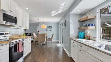 House, Multiple Beds, Pool Access, Ocean View (PCR9170) | Private kitchen | Fridge, microwave, oven, stovetop