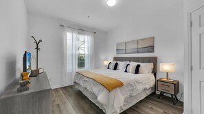 Condo, varias camas, acceso a la alberca (BF2303-102) | 2 habitaciones, decoración personalizada y muebles diferentes 