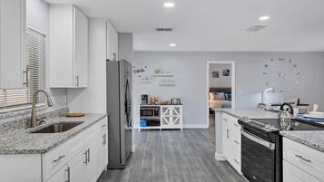 獨棟房屋, 多張床, 陽台, 海景 (COB5638) | 私人廚房 | 電冰箱、微波爐、烤箱、爐台