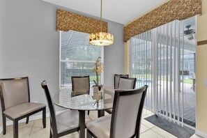 Ferienhaus, Mehrere Betten, Poolzugang (CW7713) | Speisen